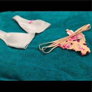 XTRA-SMALL (XS) SPORTS BRA & FLORAL THONG